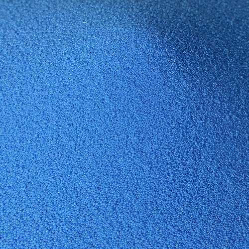 Detailaufnahme von blauem EPS-Pulver